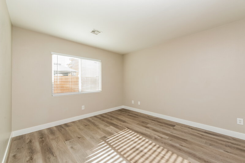 1,900/Mo, 4511 Grotto Ct North Las Vegas, NV 89031 Bedroom View