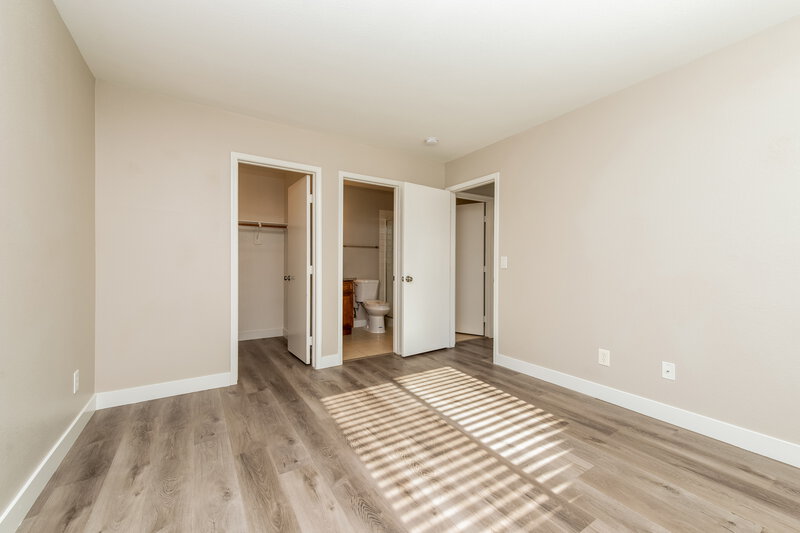 1,900/Mo, 4511 Grotto Ct North Las Vegas, NV 89031 Bedroom View 2