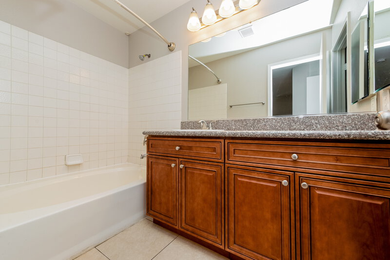 1,900/Mo, 4511 Grotto Ct North Las Vegas, NV 89031 Bathroom View
