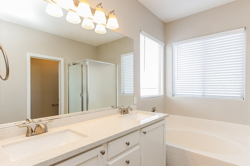 2,015/Mo, 8580 Peaceful Dreams St Las Vegas, NV 89139 Main Bathroom View