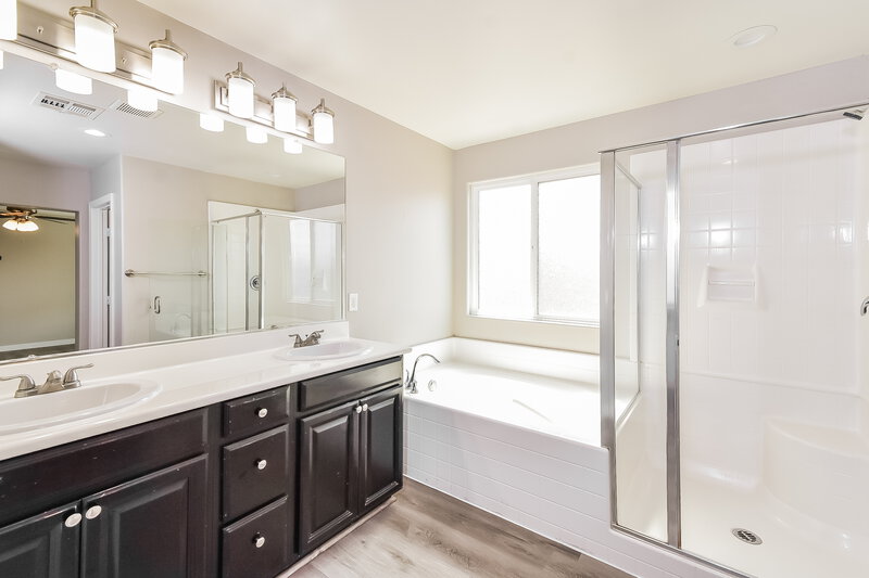 2,290/Mo, 9321 Golden Lad Ave Las Vegas, NV 89166 Main Bathroom View