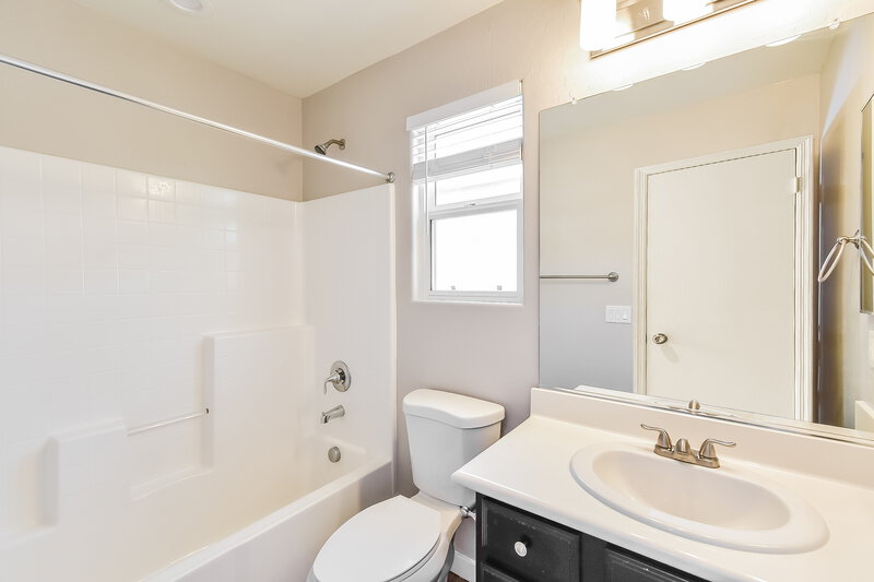2,290/Mo, 9321 Golden Lad Ave Las Vegas, NV 89166 Bathroom View