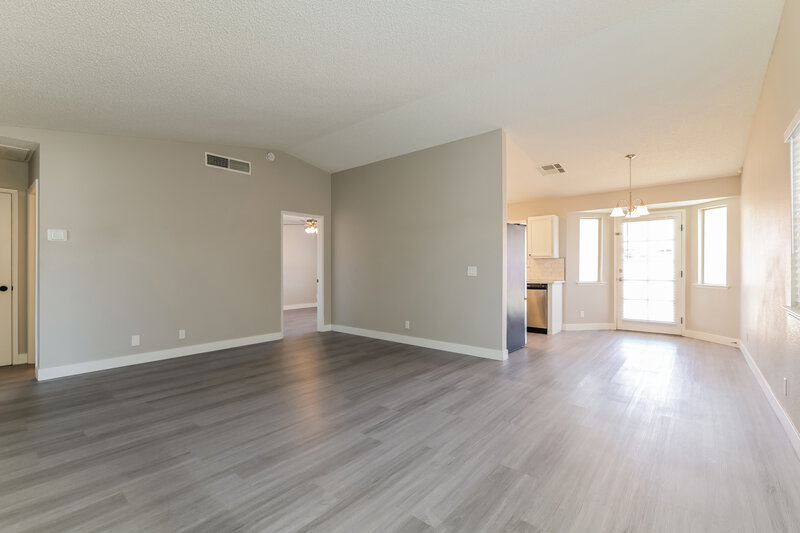 2,010/Mo, 597 Jackson Dr Henderson, NV 89014 Living Room View 2