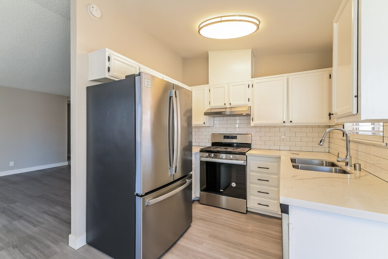 2,010/Mo, 597 Jackson Dr Henderson, NV 89014 Kitchen View