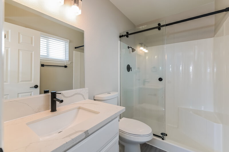 2,010/Mo, 597 Jackson Dr Henderson, NV 89014 Main Bathroom View