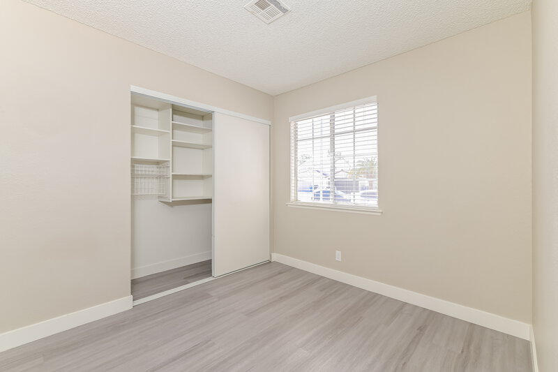 2,010/Mo, 597 Jackson Dr Henderson, NV 89014 Bedroom View 2