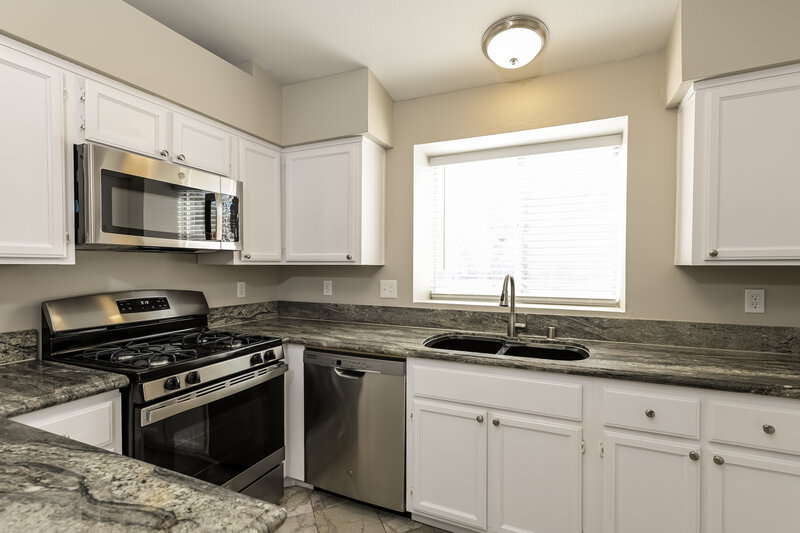 2,195/Mo, 934 Wagon Train Dr Henderson, NV 89002 Kitchen View 2