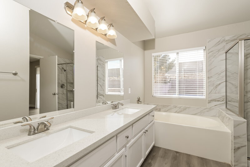 2,195/Mo, 934 Wagon Train Dr Henderson, NV 89002 Main Bathroom View