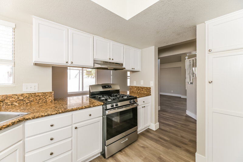 2,340/Mo, 106 Spinnaker Dr Henderson, NV 89015 Kitchen View 2