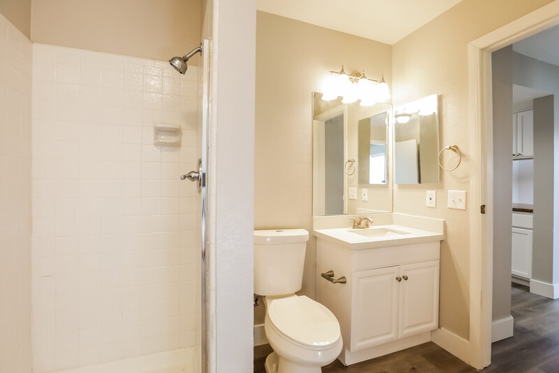 2,295/Mo, 106 Spinnaker Dr Henderson, NV 89015 Bathroom View 2