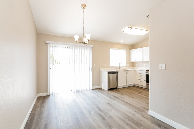 2,080/Mo, 6305 Belgium Dr Las Vegas, NV 89122 Dining Room View 2