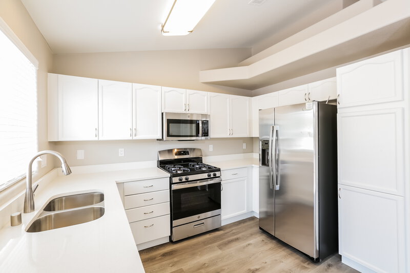 2,080/Mo, 6305 Belgium Dr Las Vegas, NV 89122 Kitchen View