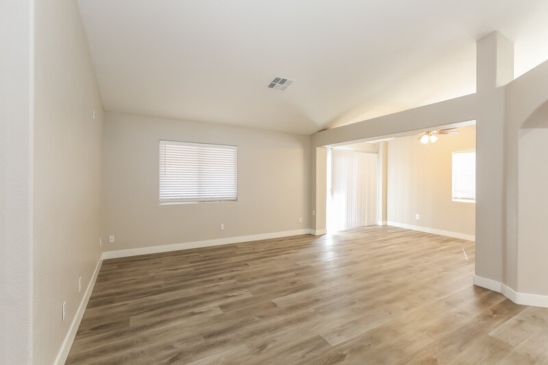 1,825/Mo, 633 Willowick Ave North Las Vegas, NV 89031 Living Room View