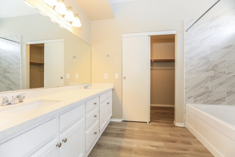 2,325/Mo, 3933 Canyon Meadows Ct Las Vegas, NV 89129 Main Bathroom View