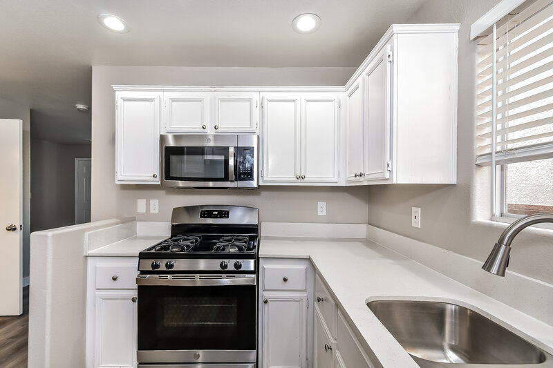 1,895/Mo, 5620 Cactus Thorn Ave Las Vegas, NV 89118 Kitchen View 2