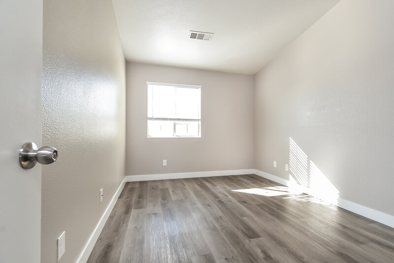 1,895/Mo, 5620 Cactus Thorn Ave Las Vegas, NV 89118 Bedroom View 2