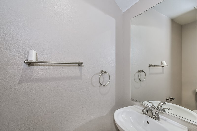 1,895/Mo, 5620 Cactus Thorn Ave Las Vegas, NV 89118 Bathroom View