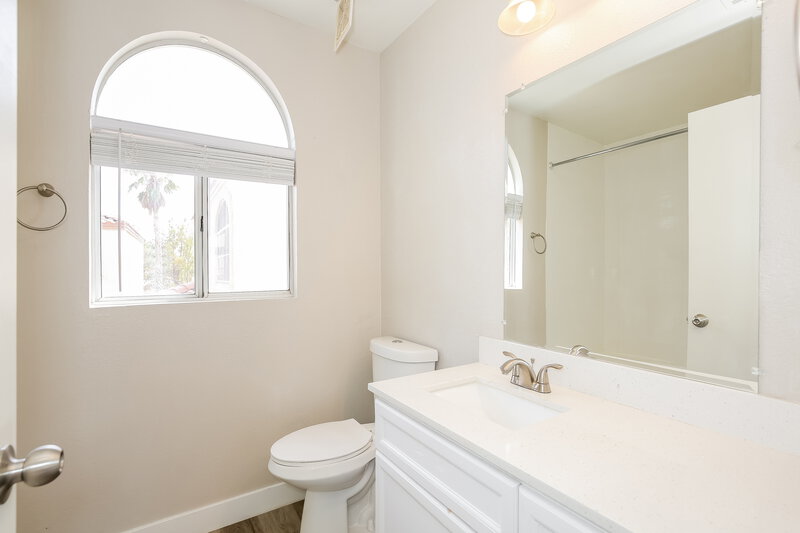 2,015/Mo, 3201 cheltenham st Las Vegas, NV 89129 Main Bathroom View