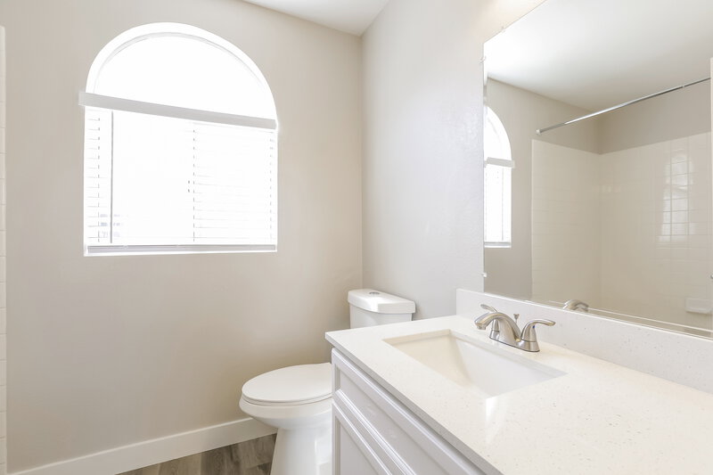 2,085/Mo, 3201 cheltenham st Las Vegas, NV 89129 Main Bathroom View