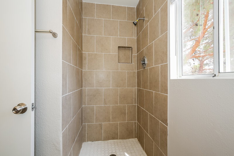 2,015/Mo, 3201 cheltenham st Las Vegas, NV 89129 Bathroom View