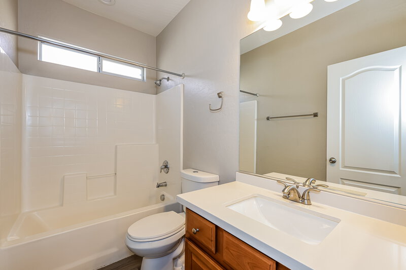 1,995/Mo, 10584 La Campana St Las Vegas, NV 89179 Bathroom View