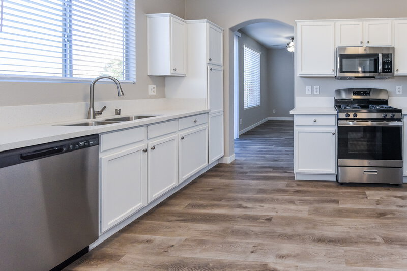 2,140/Mo, 7534 Luna del Rey St Las Vegas, NV 89123 Kitchen View