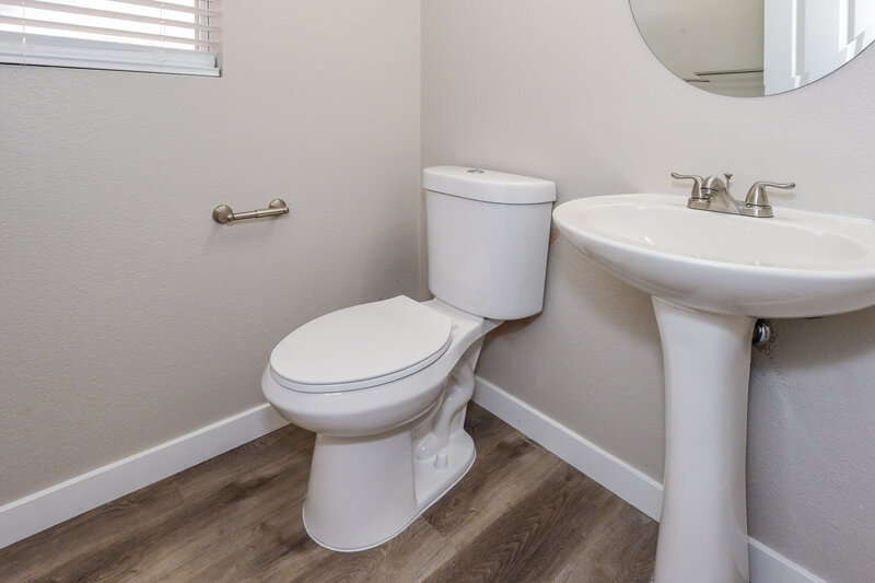 2,140/Mo, 7534 Luna del Rey St Las Vegas, NV 89123 Bathroom View 2