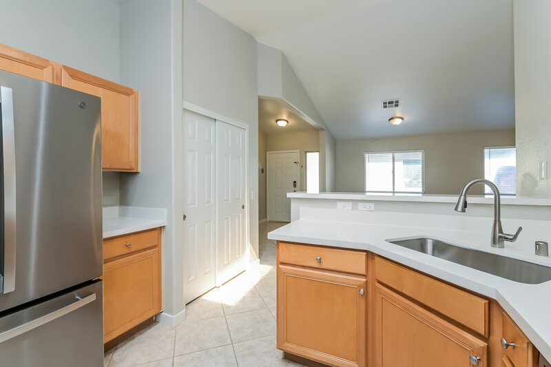 1,880/Mo, 5537 Harbour Pointe Ave Las Vegas, NV 89122 Kitchen View 2