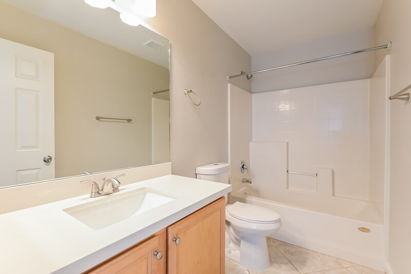 1,880/Mo, 5537 Harbour Pointe Ave Las Vegas, NV 89122 Main Bathroom View