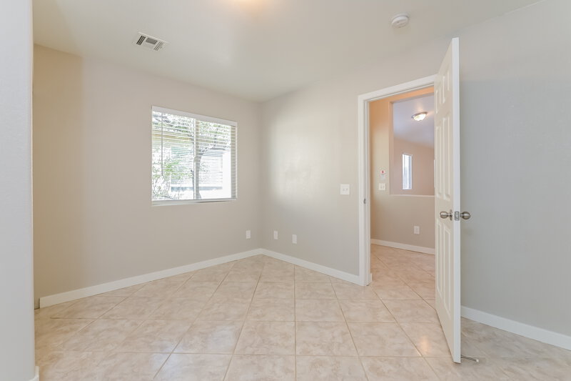 1,880/Mo, 5537 Harbour Pointe Ave Las Vegas, NV 89122 Bedroom View 2