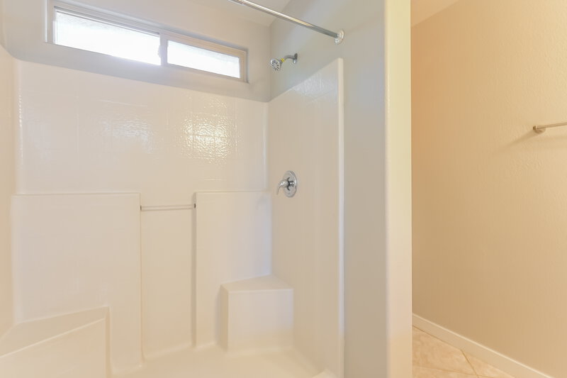 1,880/Mo, 5537 Harbour Pointe Ave Las Vegas, NV 89122 Bathroom View