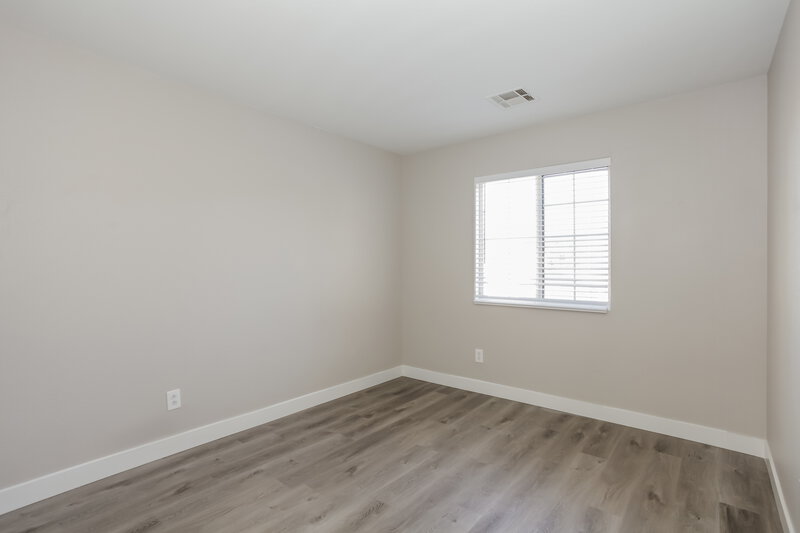 1,900/Mo, 4821 Royal Lake Ave Las Vegas, NV 89131 Bedroom View 2