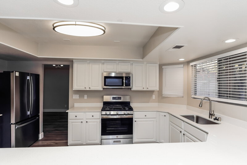 2,485/Mo, 333 Santa Monica Drive Henderson, NV 89014 Kitchen View