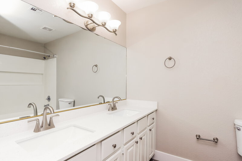 2,485/Mo, 333 Santa Monica Drive Henderson, NV 89014 Bathroom View 2