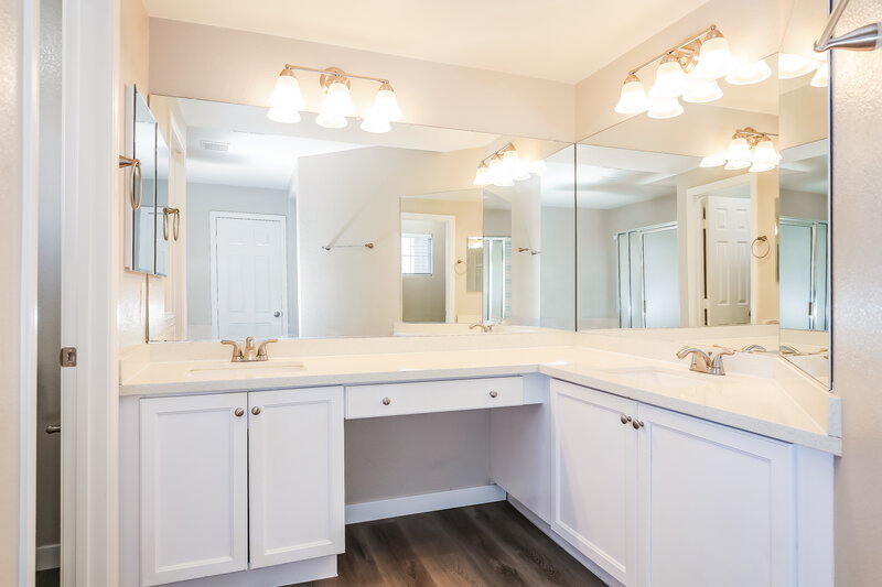 2,200/Mo, 3641 Pinnate Dr Las Vegas, NV 89147 Main Bathroom View