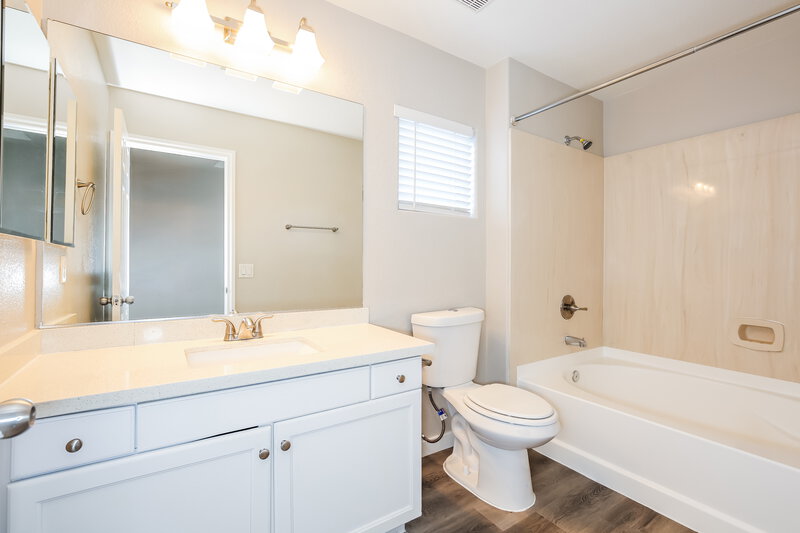 2,200/Mo, 3641 Pinnate Dr Las Vegas, NV 89147 Bathroom View