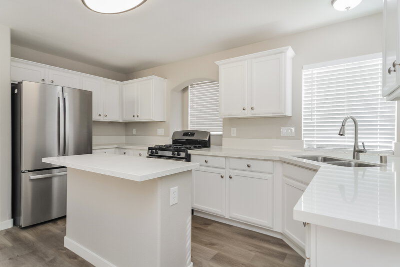 2,275/Mo, 7659 Glorietta Bay Ct Las Vegas, NV 89139 Kitchen View 2