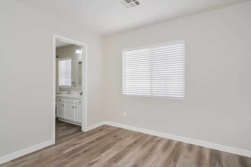 2,275/Mo, 7659 Glorietta Bay Ct Las Vegas, NV 89139 Bedroom View 2