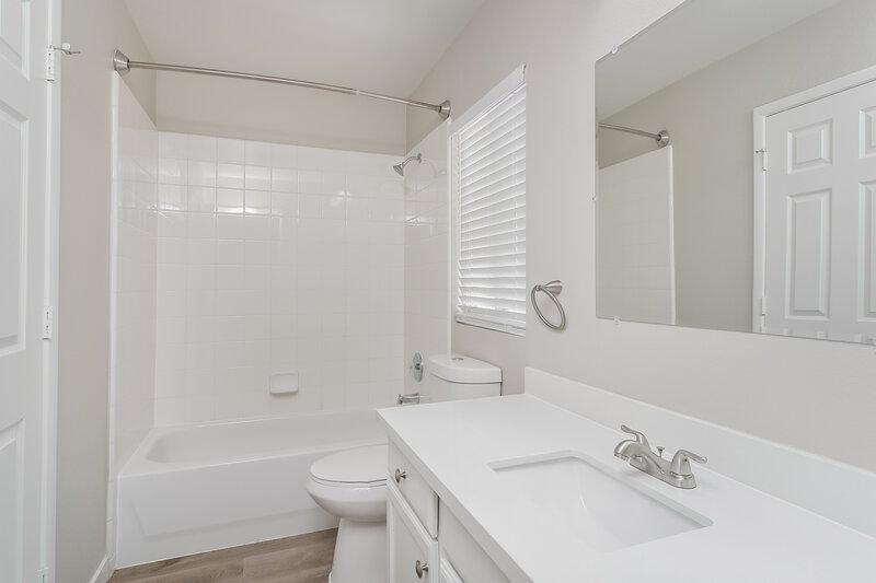 2,275/Mo, 7659 Glorietta Bay Ct Las Vegas, NV 89139 Bathroom View