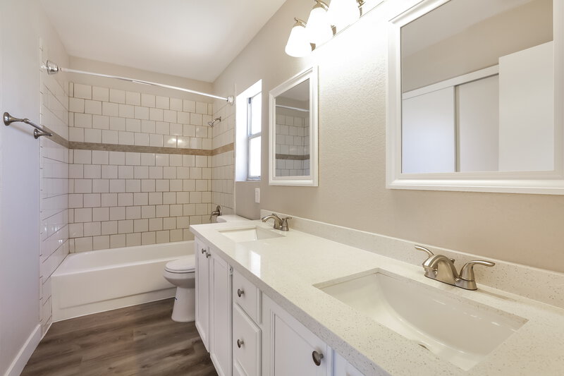 2,230/Mo, 800 Rock Springs Dr Las Vegas, NV 89128 Main Bathroom View