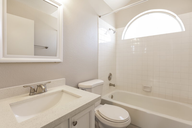 2,230/Mo, 800 Rock Springs Dr Las Vegas, NV 89128 Bathroom View