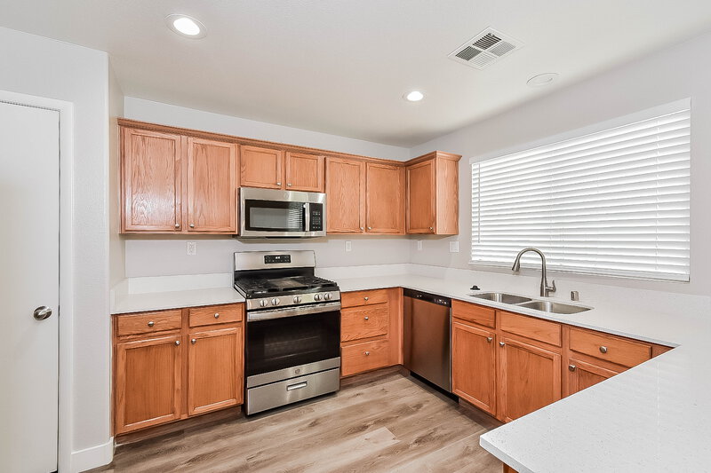 1,835/Mo, 4646 English Lavender Ave North Las Vegas, NV 89031 Kitchen View