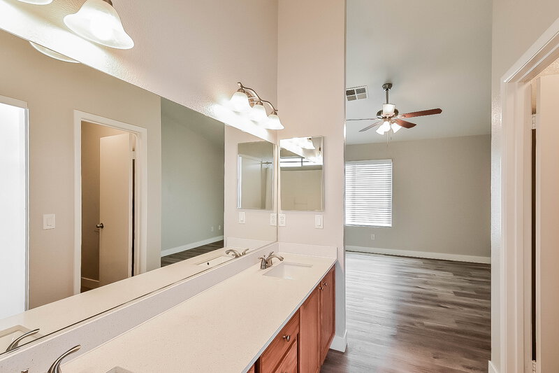 1,835/Mo, 4646 English Lavender Ave North Las Vegas, NV 89031 Main Bathroom View