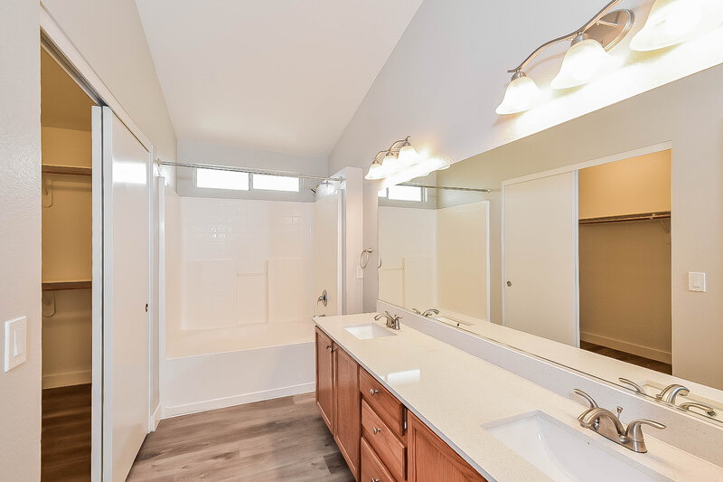 1,835/Mo, 4646 English Lavender Ave North Las Vegas, NV 89031 Main Bathroom View 2