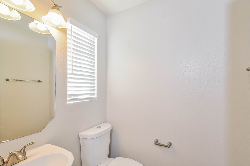 1,835/Mo, 4646 English Lavender Ave North Las Vegas, NV 89031 Bathroom View