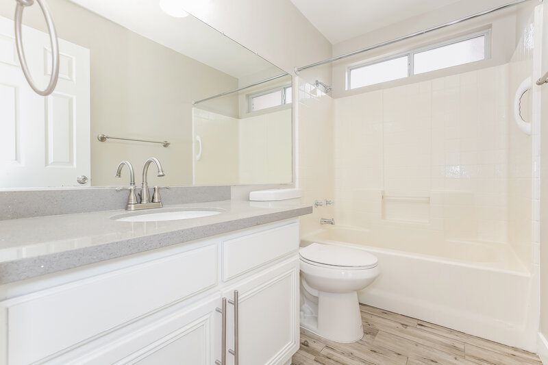 2,590/Mo, 4445 Cielo Ln Las Vegas, NV 89130 Main Bathroom View