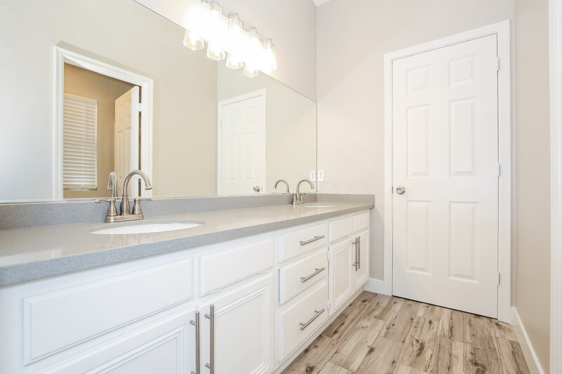 2,590/Mo, 4445 Cielo Ln Las Vegas, NV 89130 Main Bathroom View 2
