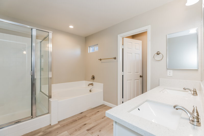 1,985/Mo, 8273 Oliver Twist Ln Las Vegas, NV 89113 Main Bathroom View