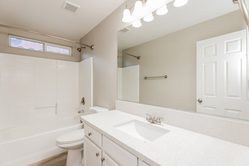 1,985/Mo, 8273 Oliver Twist Ln Las Vegas, NV 89113 Bathroom View