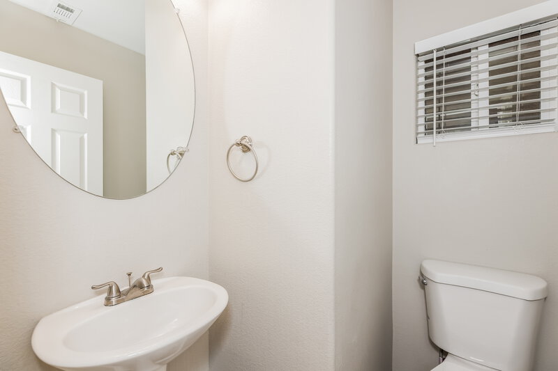 1,985/Mo, 8273 Oliver Twist Ln Las Vegas, NV 89113 Bathroom View 2